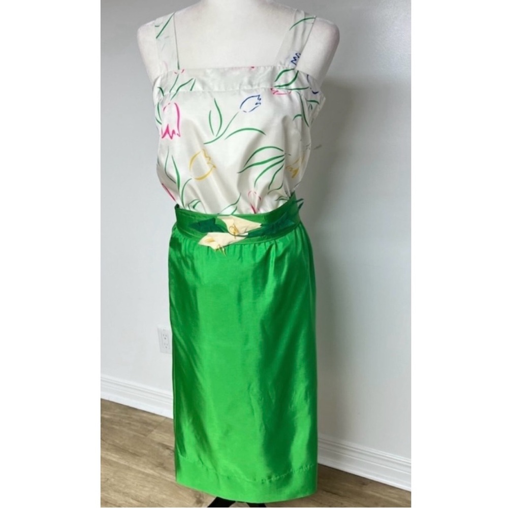 Vintage Green Satin Midi Skirt w Floral Top & Statement Belt – 60s Inspired
